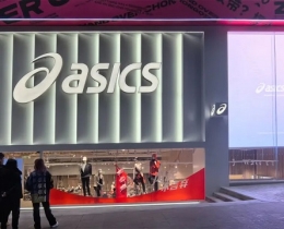 智彩LED顯示屏助力ASICS亞瑟士重慶大融城店“龍”重登場(chǎng)！